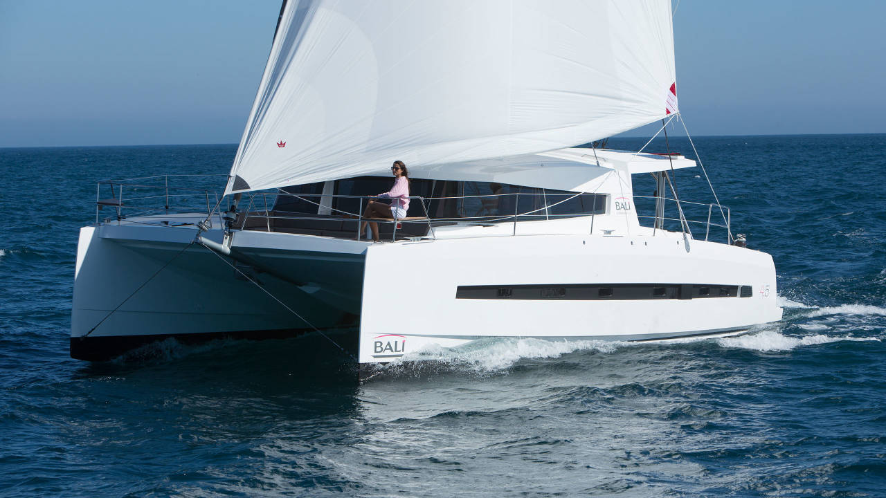 Bali 4.5 pod żaglami — zdjęcie modelu